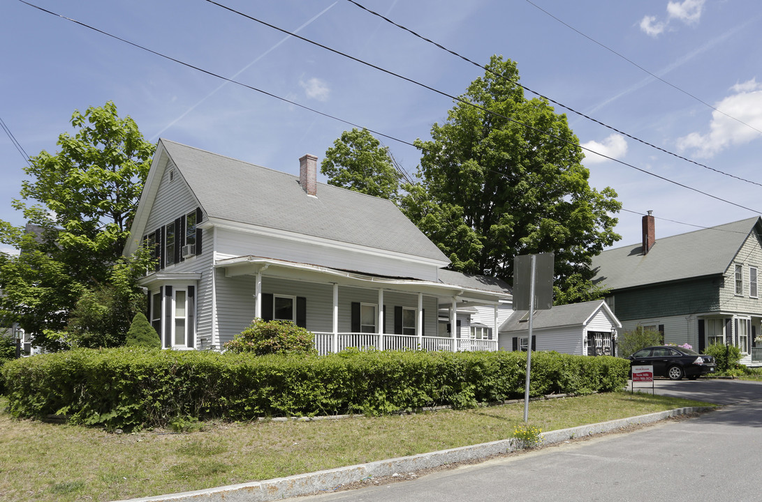 11 Sheridan Ave in Rochester, NH - Building Photo