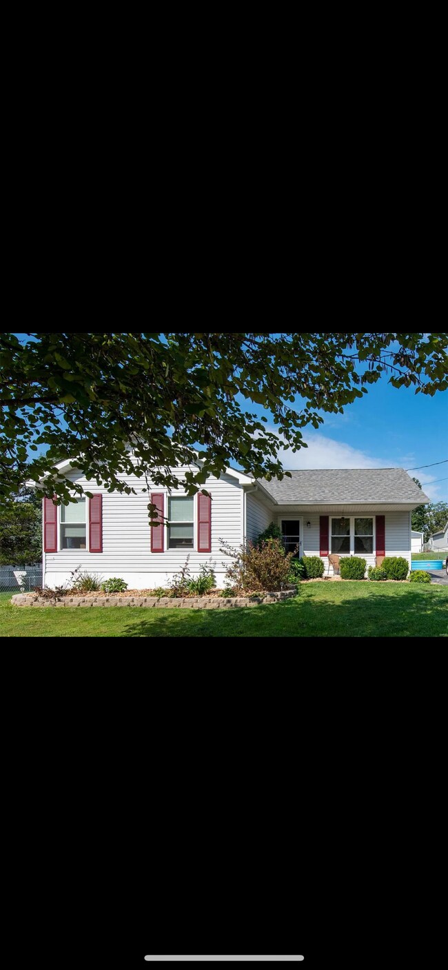 property at 1 Heard Ct