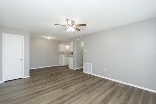 2910 Old Lane City Rd in Wharton, TX - Building Photo