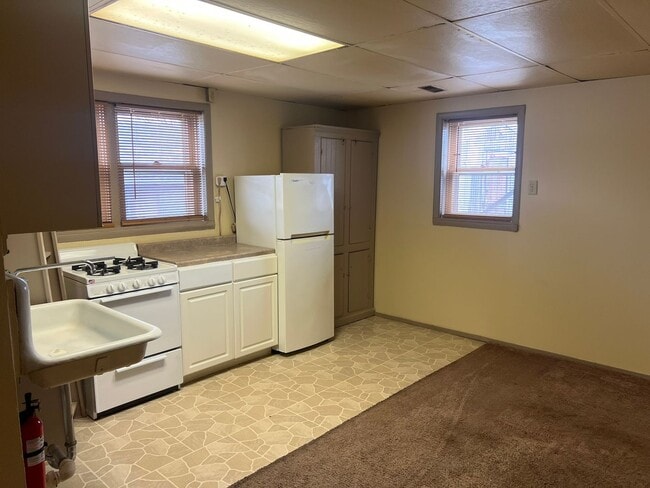 211 Anne St in Dekalb, IL - Building Photo - Building Photo