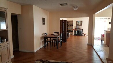 5122 Lindley Ave in Los Angeles, CA - Building Photo - Building Photo
