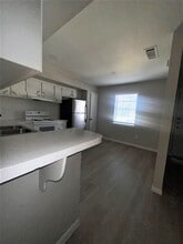 Hollyvale Apartments in Houston, TX - Building Photo - Building Photo