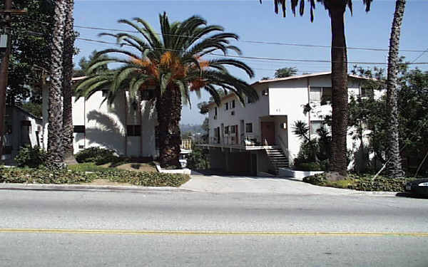 90-92 Monterey Rd in South Pasadena, CA - Foto de edificio - Building Photo