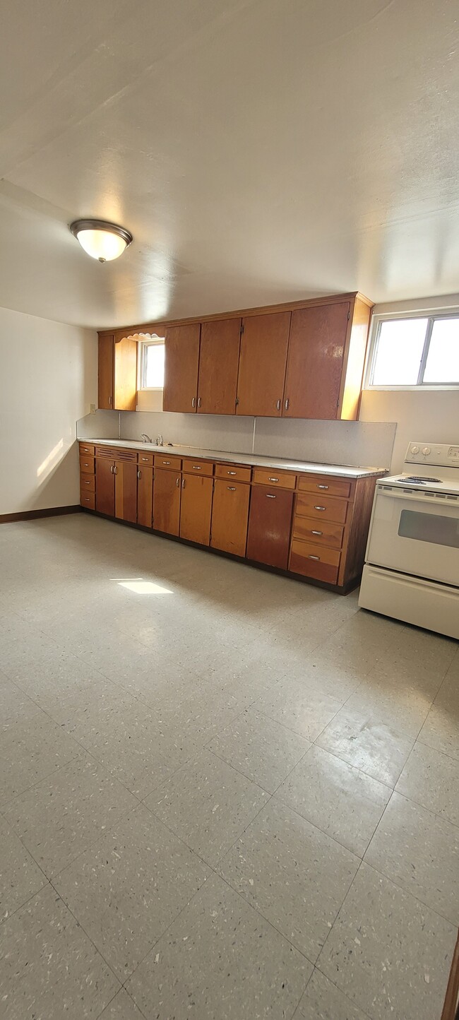 property at 551 E Hooper Ave