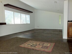 23861 Longacre St in Farmington, MI - Building Photo - Building Photo