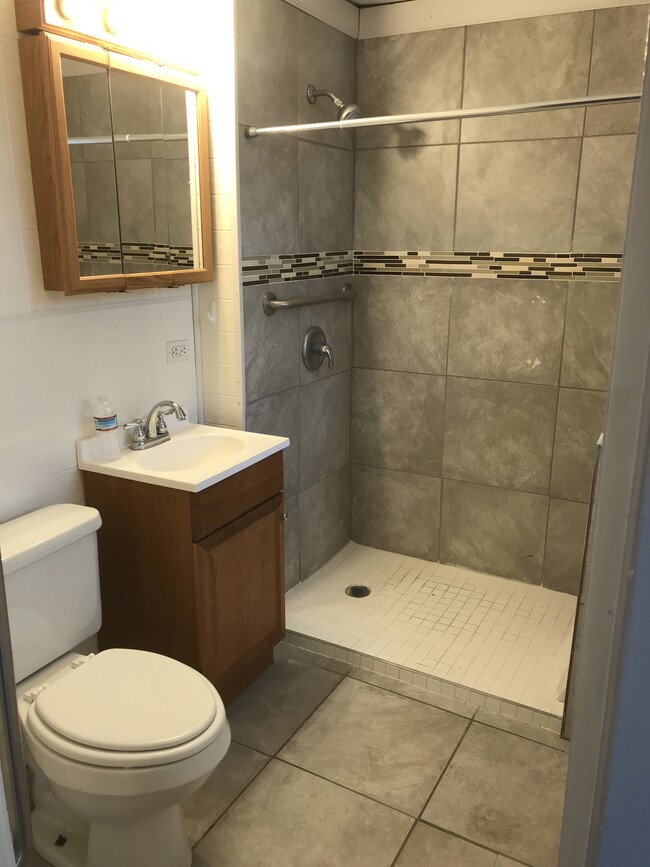 48 Nashua St, Unit 3rd floor in Woburn, MA - Foto de edificio - Building Photo