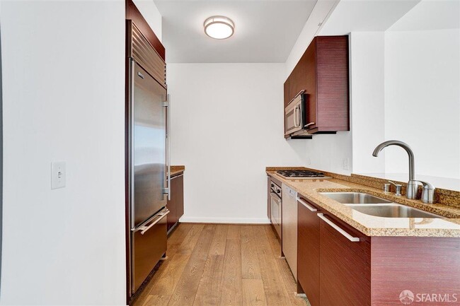 425 1st St in San Francisco, CA - Foto de edificio - Building Photo