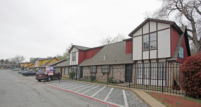 Brixton West Apartment Homes in Arlington, TX - Foto de edificio - Building Photo