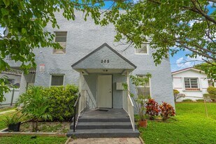 285 NW 44th St in Miami, FL - Building Photo