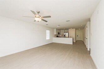 2705 Mistwood Dr in Fort Worth, TX - Foto de edificio - Building Photo