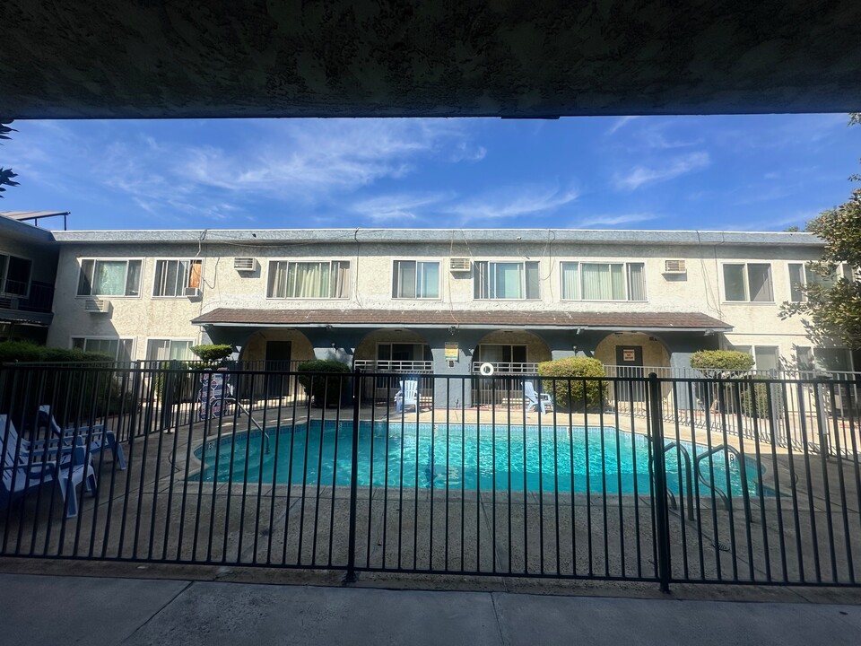 Valley Oasis Apartments in Van Nuys, CA - Foto de edificio