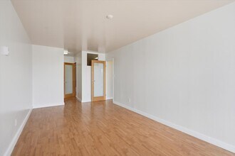 531 Esplanade, Unit 912 in Redondo Beach, CA - Building Photo - Building Photo