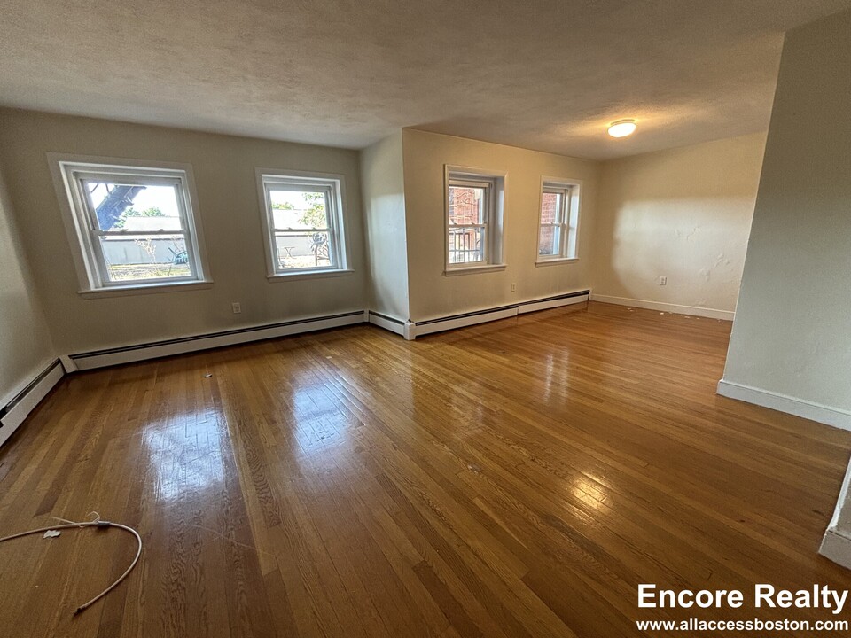 306 Tappan St, Unit 1A in Brookline, MA - Building Photo