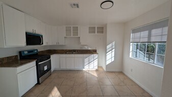 66425 1st St in Desert Hot Springs, CA - Building Photo