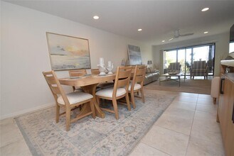 1510 Pelican Point Dr in Sarasota, FL - Building Photo - Building Photo