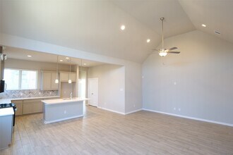 8774 Laurel Crest Dr in Sienna, TX - Building Photo - Building Photo