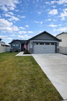 1901 E Porter St in Kuna, ID - Building Photo