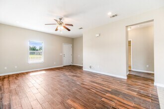 7412 Harvest Village Ct in Navarre, FL - Building Photo - Building Photo