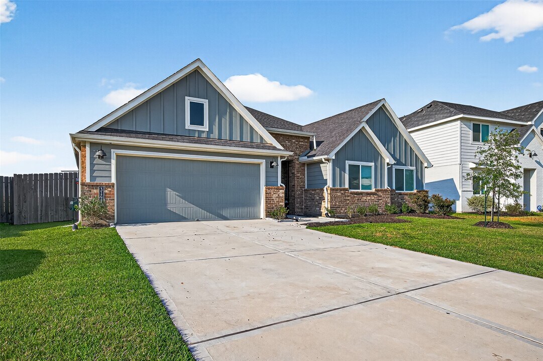 31410 Hexan Hts Ln in Fulshear, TX - Building Photo