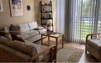 1830 Sabal Palm Dr in Davie, FL - Building Photo - Building Photo