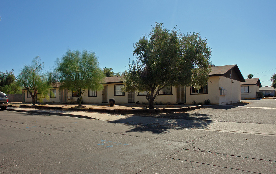 Wallace Avenue Apartments in Phoenix, AZ - Building Photo