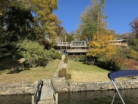 10 Hillside Rd in Danbury, CT - Building Photo