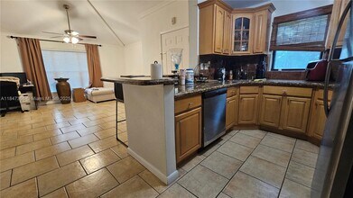 4092 NW 87th Ave in Sunrise, FL - Building Photo - Building Photo