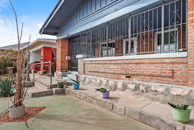 1019 E California Ave in El Paso, TX - Building Photo - Building Photo