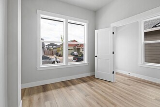 1026-KE1026 Sassafras St in Independence, OR - Building Photo - Building Photo