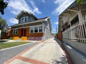 208 N Coronado St, Unit 208 in Los Angeles, CA - Building Photo - Building Photo