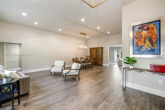 7900 SW 129th Terrace in Pinecrest, FL - Foto de edificio - Building Photo