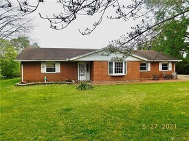 4792 Pyrmont Rd in Lewisburg, OH - Building Photo