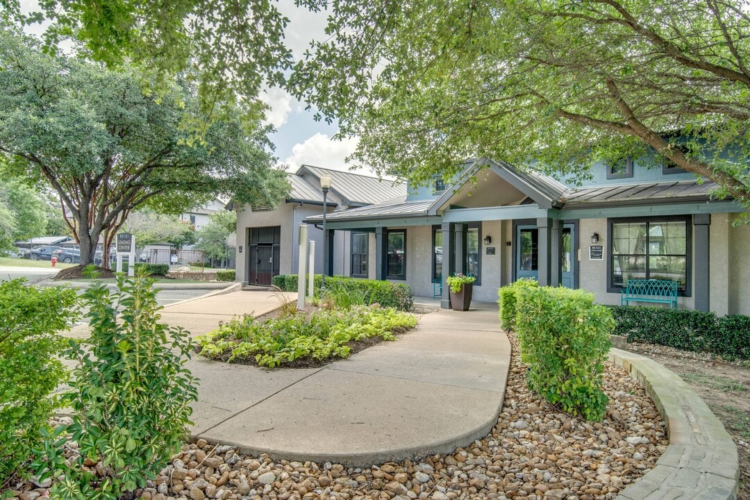 Waters at Bluff Springs in Austin, TX - Building Photo