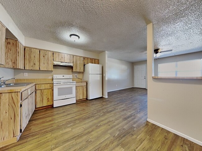 15696 Bolesta Rd, Unit Apt A in Clearwater, FL - Foto de edificio - Building Photo