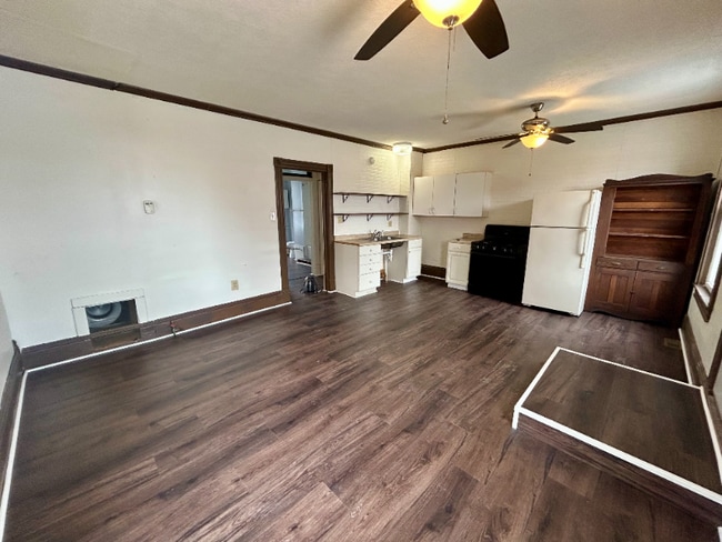 102 S Main St, Unit 2E in Harrisville, PA - Building Photo - Building Photo