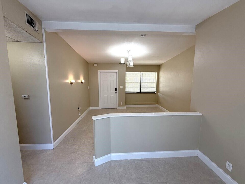 5765 Nottingham Rd in West Palm Beach, FL - Building Photo