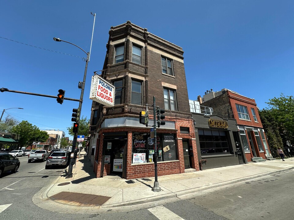 1956 W Armitage Ave, Unit 2F in Chicago, IL - Building Photo