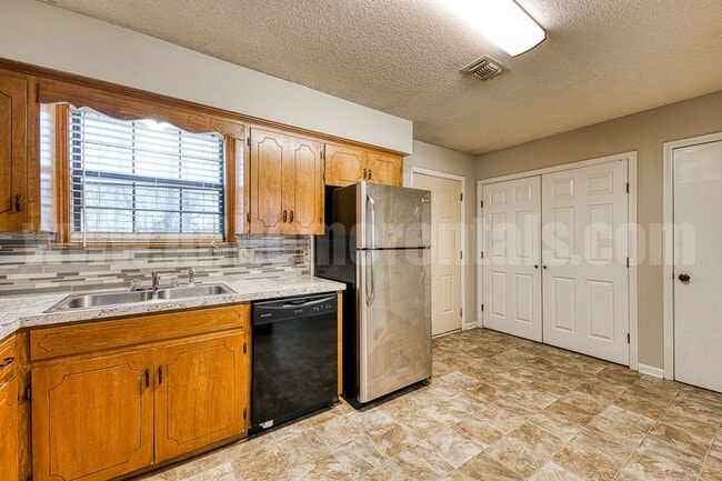 114 S Mitchell St in Conway, AR - Building Photo - Building Photo