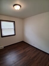 4976 N 47th St, Unit Duplex in Milwaukee, WI - Foto de edificio - Building Photo