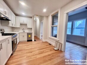 564 E 5th St, Unit 1 in Boston, MA - Building Photo - Building Photo