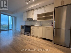 150 Fairview Mall Dr in Toronto, ON - Building Photo - Building Photo