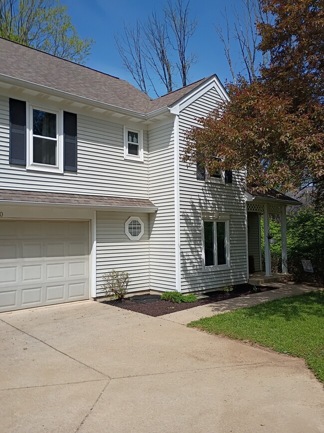 property at 2210 S Laurelwood Cir