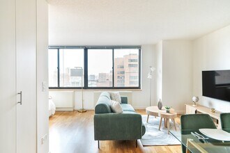 175 E 96th St in New York, NY - Building Photo - Building Photo
