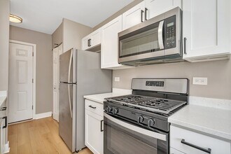 18 N Parkside Ave in Glen Ellyn, IL - Building Photo - Building Photo
