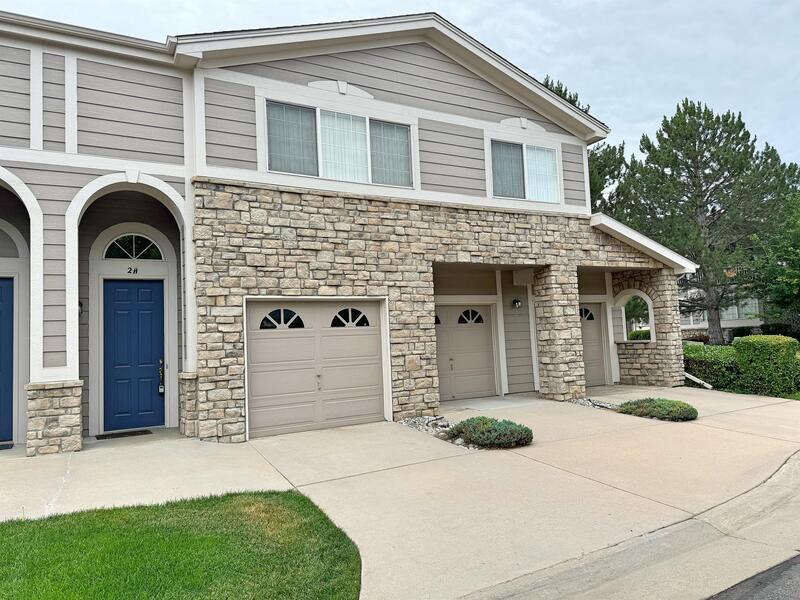 4271 S Blackhawk Cir in Aurora, CO - Building Photo