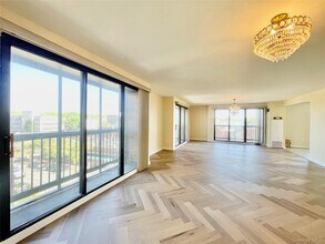 12 Bond St in Great Neck Plaza, NY - Building Photo - Building Photo