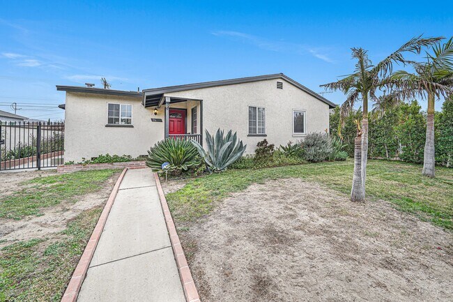 property at 7608 Whitsett Ave