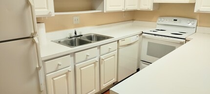 10301 N Kings Hwy, Unit 11-5 in Myrtle Beach, SC - Building Photo - Building Photo