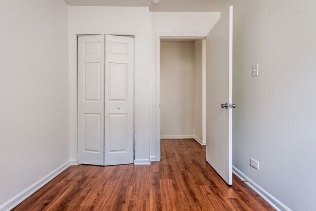 1734 E 72nd St Chicago, IL 60649 in Chicago, IL - Building Photo - Building Photo