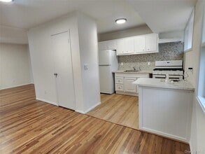 5 Birch Ct in Riverhead, NY - Foto de edificio - Building Photo
